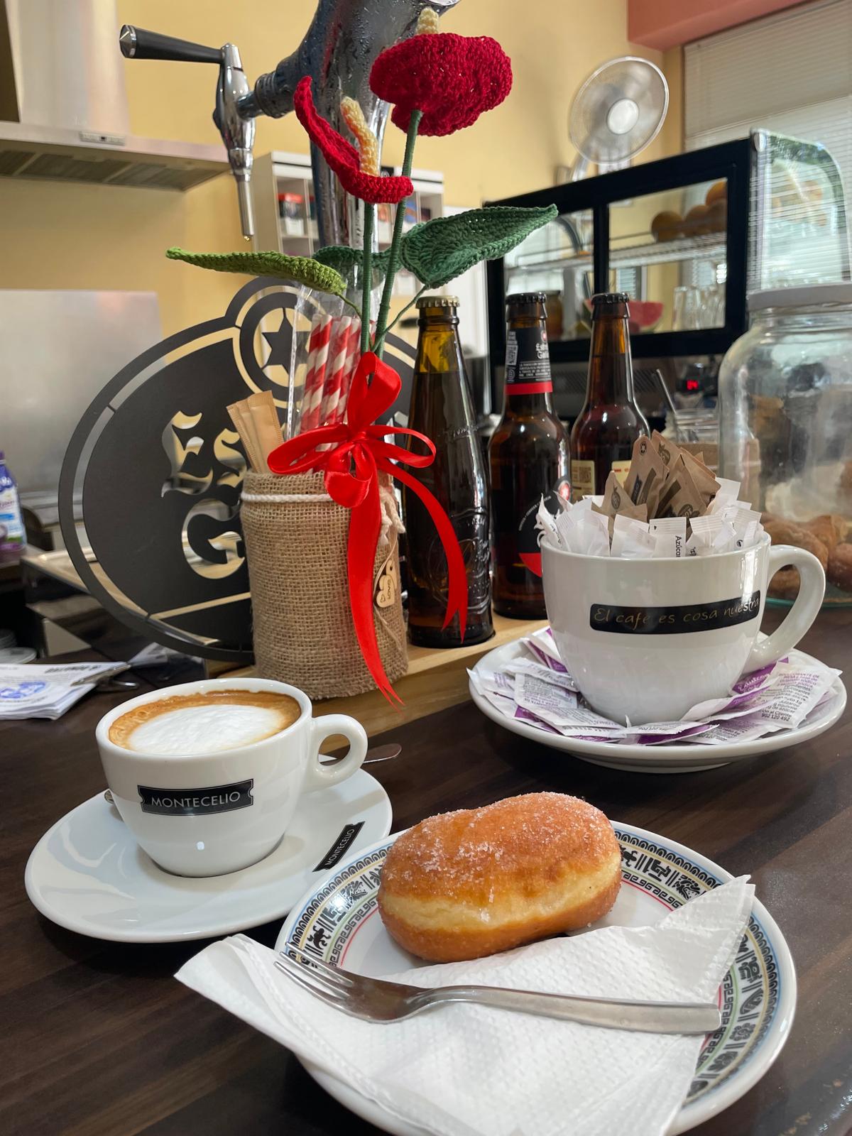 Café con una berlina recién hecha